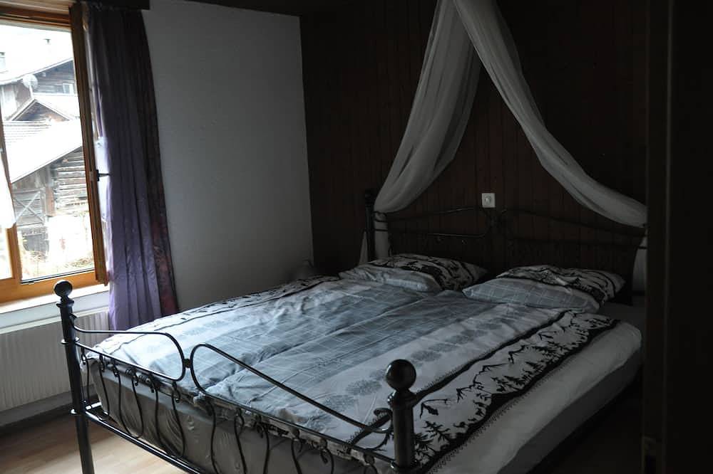 Entire apartment, Holidays in the heart of nature \"Journey through the world\" in Glarus Süd, Canton of Glarus