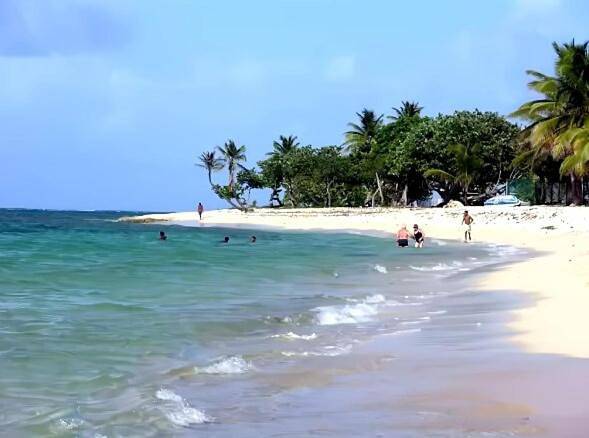 Gîte pour 4 personnes, avec balcon, adapté aux familles dans Plage de l'Autre Bord - 4