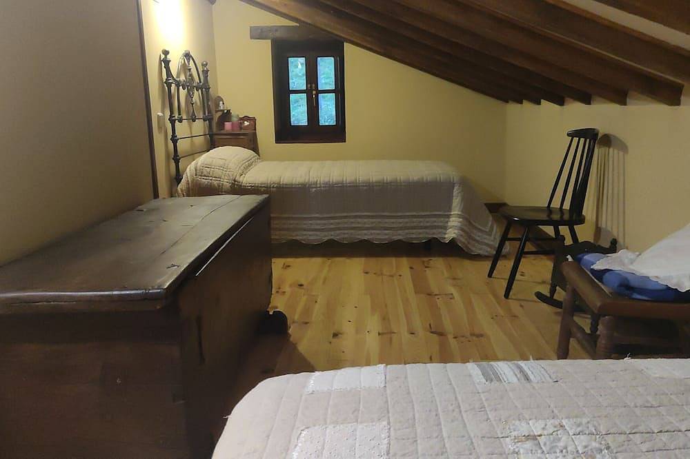 Cabaña, La Reina del Paraíso in La Pedrosa, San Roque de Riomiera