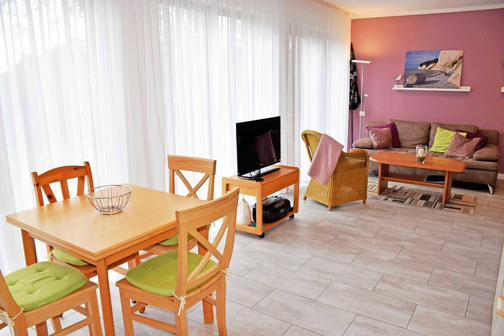 Ganze Wohnung, Ferienwohnung Victoria mit Terrasse und Gartenblick - Ferienwohnung Victoria mit in Gustow, Stralsund Umland