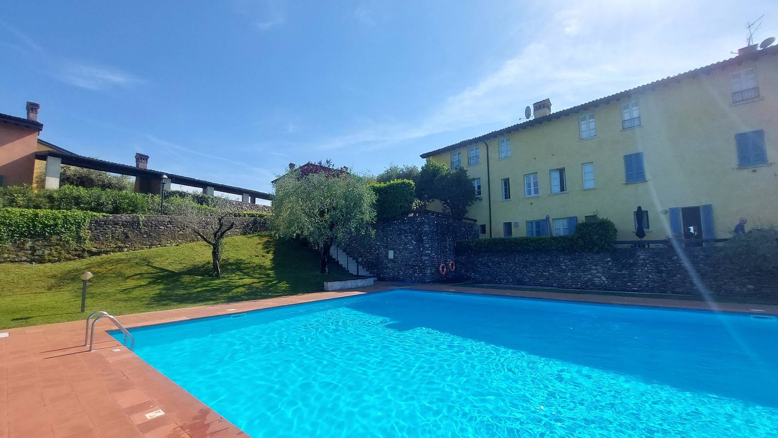 Appartement entier, Garda View by Bookinggardalake in San Felice del Benaco, Montagnes autour du lac de Garde
