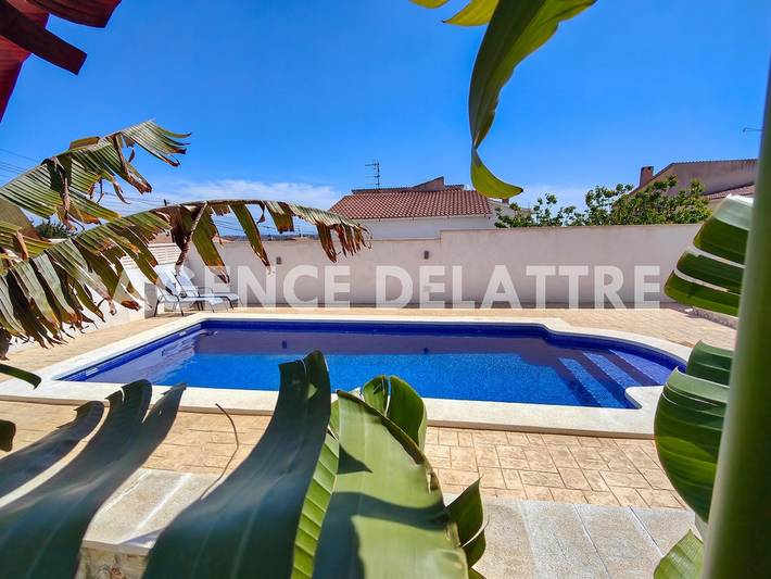 Finca für 8 Personen, mit Garten und Terrasse sowie Ausblick in Peñiscola