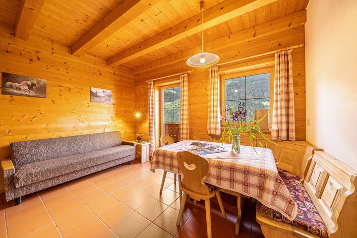 Ganze Wohnung, Ferienwohnung Marschalkhof "Sankt Helena" mit Bergblick, Balkon und Wlan in St. Pankraz, Ortleralpen