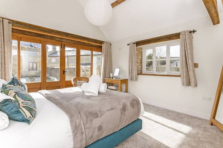 1 Homepiece -  a converted barn that sleeps 4 guests  in 2 bedrooms in Gloucestershire