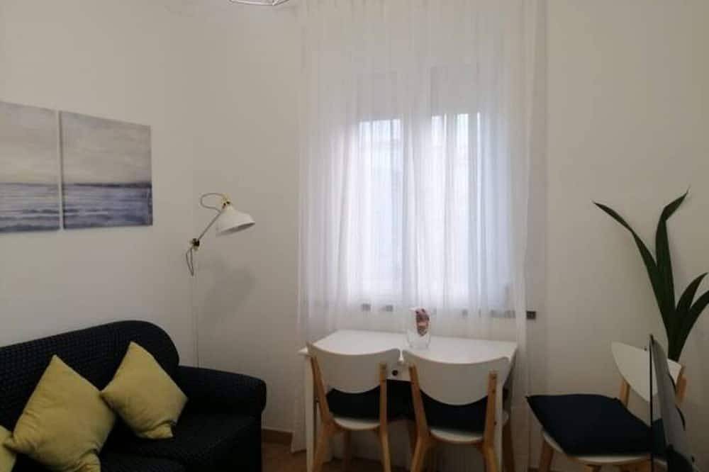 Appartamento intero, Casa Rustica Portuguesa, Completamente Renovada a 400 m da Praia- in Cascais e Estoril, Costa de Lisboa