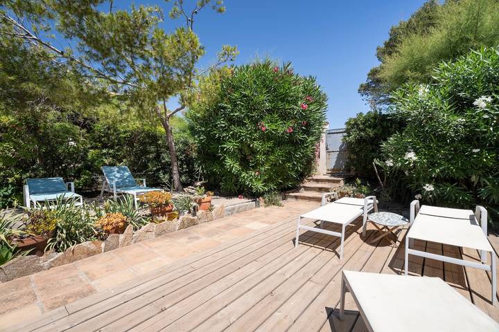 Maison de Bord de Mer à Hyères – Vue Panoramique sur les Îles in La Capte, Hyeres