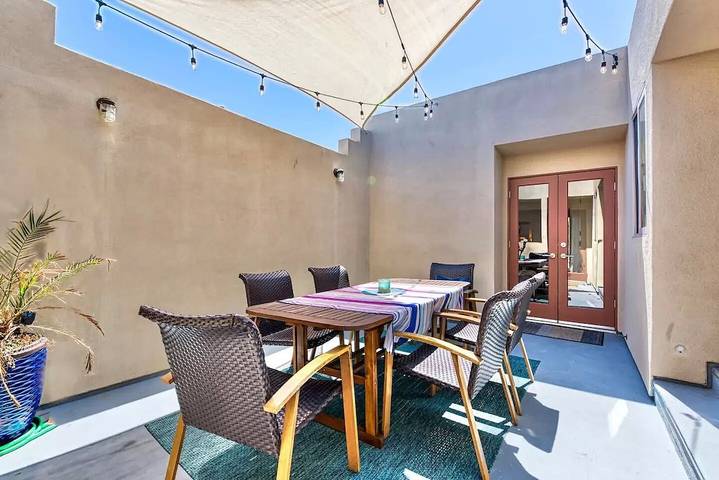 Vacation apartment for 14 people, with balcony in San Diego