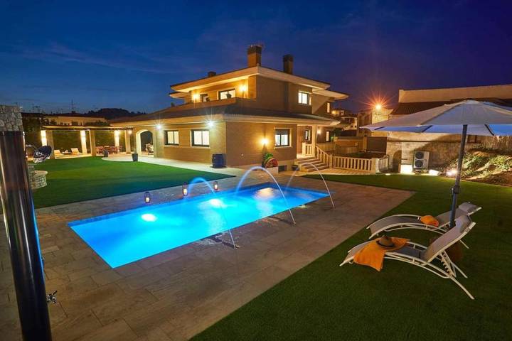 Casa rural para 10 personas, con Balcón además de Piscina y Sauna en Garrigues