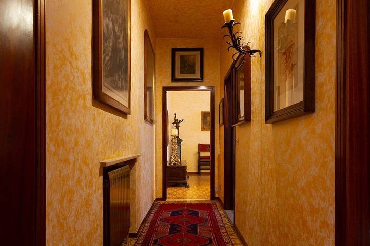 Ganze Wohnung, Apartment in the historic center with private car parking in Mantua, Mantua Provinz