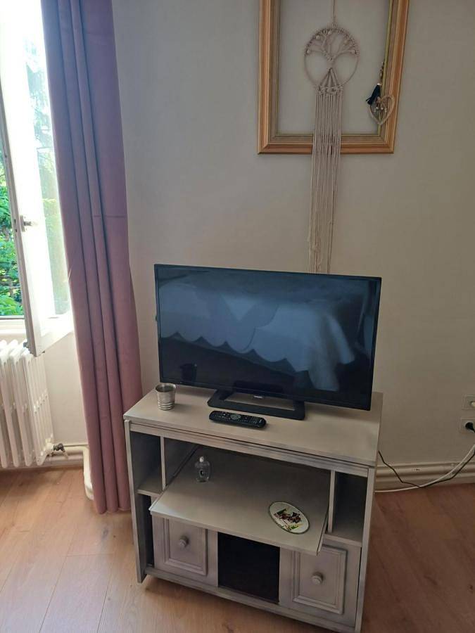 Location de vacances pour 2 personnes, avec vue ainsi que jardin et piscine à Montignac-Charente - 3