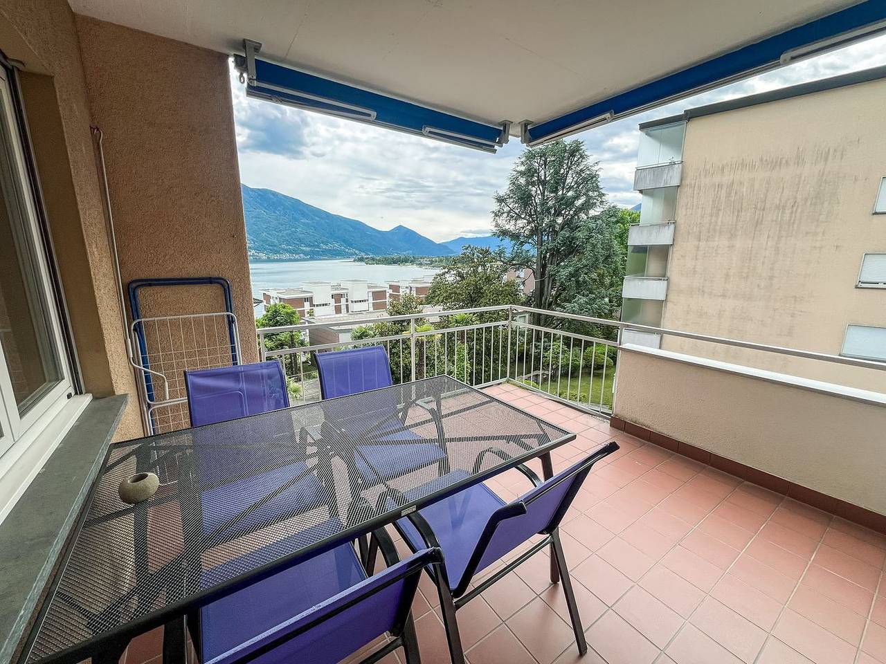 Ganze Wohnung, Renovierte Wohnung mit schöner Aussicht an zentraler Lage in Minusio, Tessiner Alpen