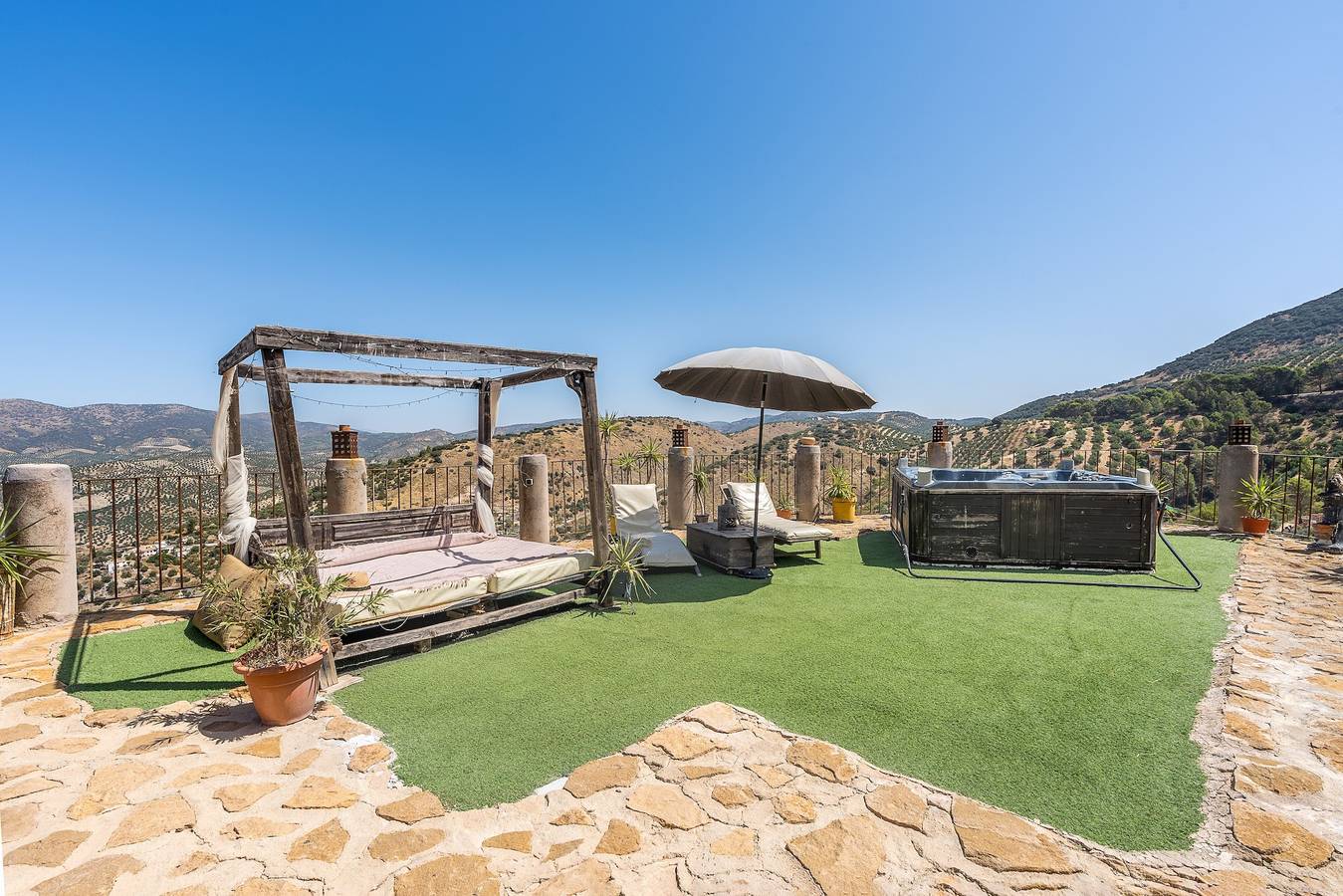 Casa de vacaciones 'Ermita De Las Eras' con vistas a la montaña, Wi-Fi y aire acondicionado in Algarinejo, Provincia de Granada