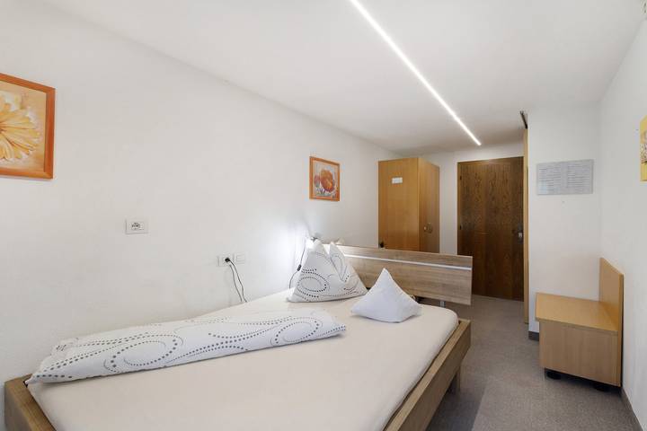 Room for 1 people - 1