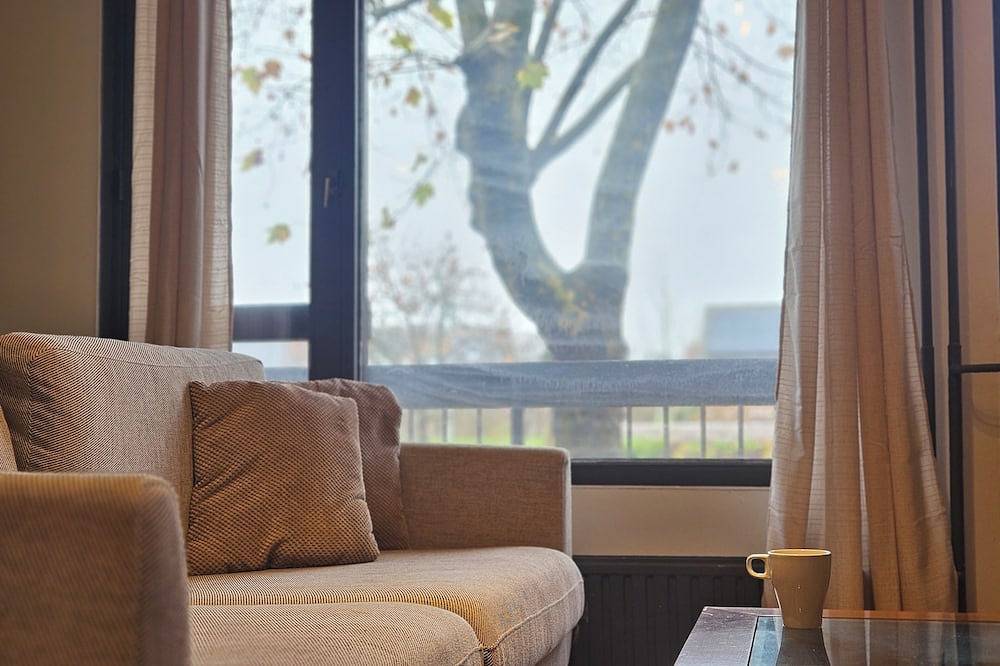 Apartamento entero, Cosy 2-bedroom appt in city center .Fully equipped kitchen. Private parking in Louvain-la-Neuve, Ottignies-Louvain-la-Neuve