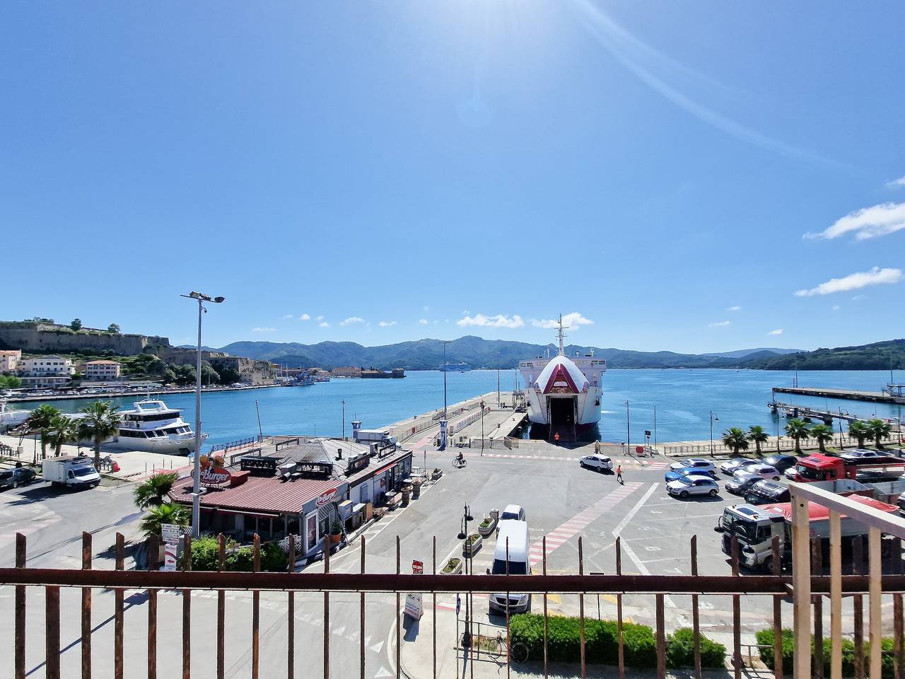 Appartement entier, Appartement 'Terrazza Sul Mare' avec vue sur la mer, Wi-Fi et climatisation in Portoferraio, Ile d'Elbe