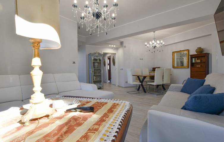 Apartamento vacacional entero, Acogedor apartamento junto a la playa con WiFi y aparcamiento in Gioiosa Marea, Provincia de Messina