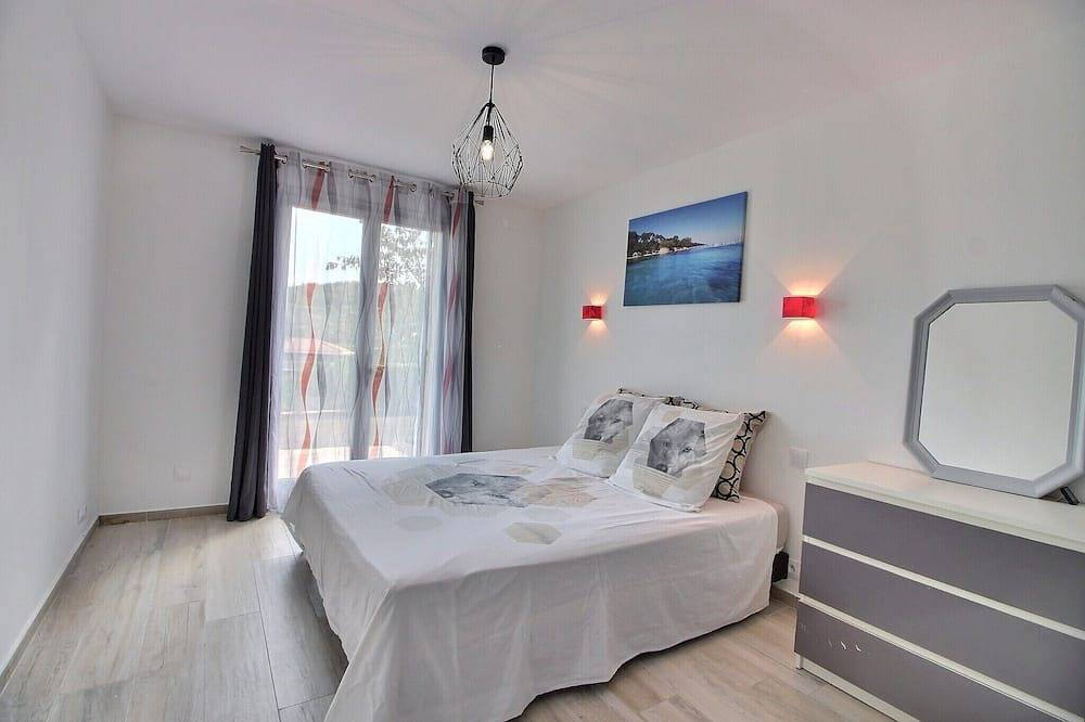Bel Appart 50 m2 Dans le Site Classé de Mougins, Clim Terrasse in Mougins, Cannes region