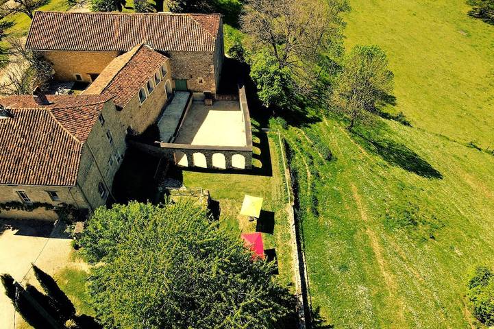 Location de vacances pour 14 personnes, avec jardin et balcon, animaux acceptés dans le Cantal