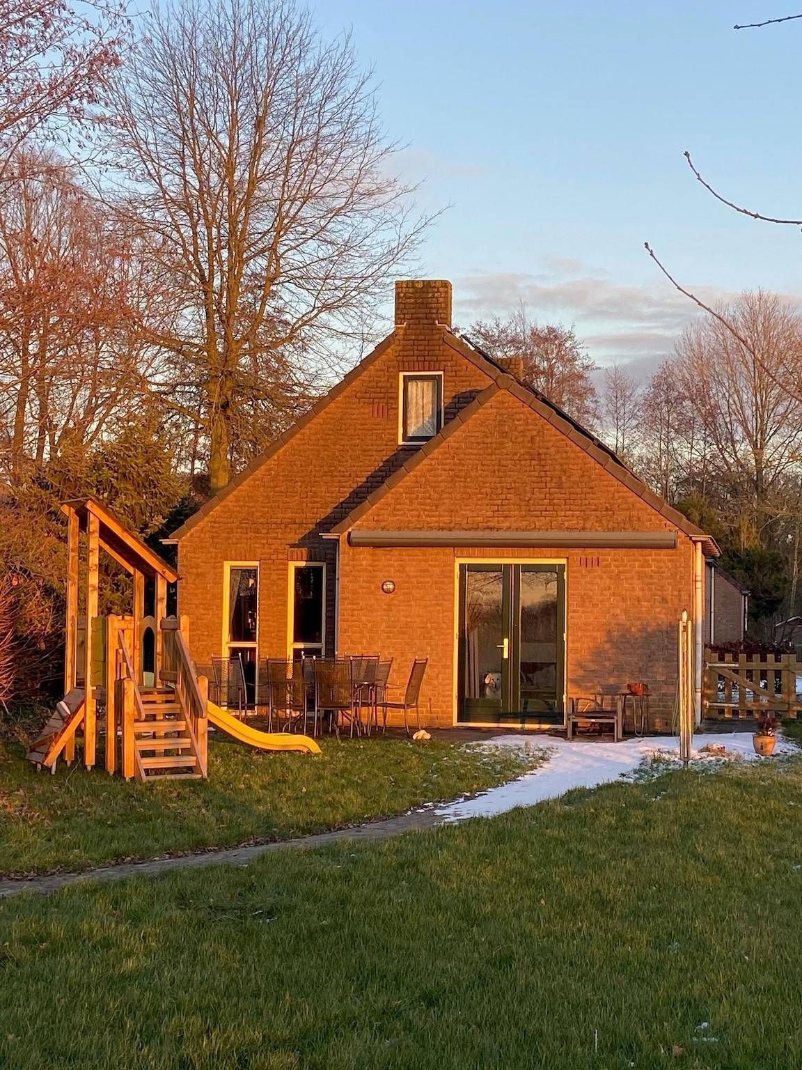 Vakantiepark 't Broeckhuys — 6-Persoons Forest Pet & Family Bungalow in Betuwe