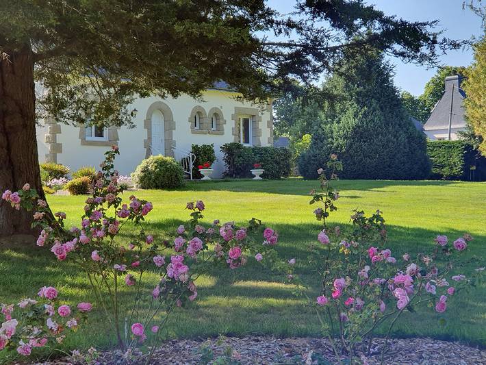 Gîte pour 6 personnes, avec terrasse et jardin à Plouisy