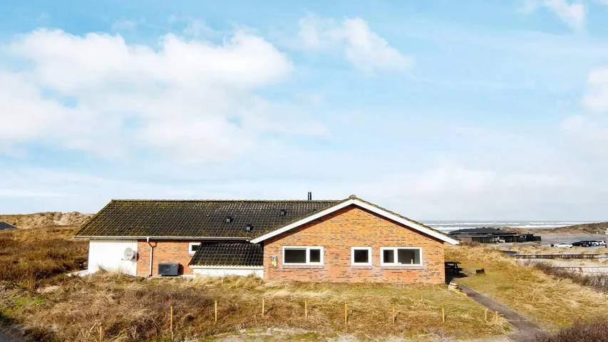 Ferienhaus für 11 Personen, mit Pool und Terrasse sowie Sauna, mit Haustier in Henne Strand