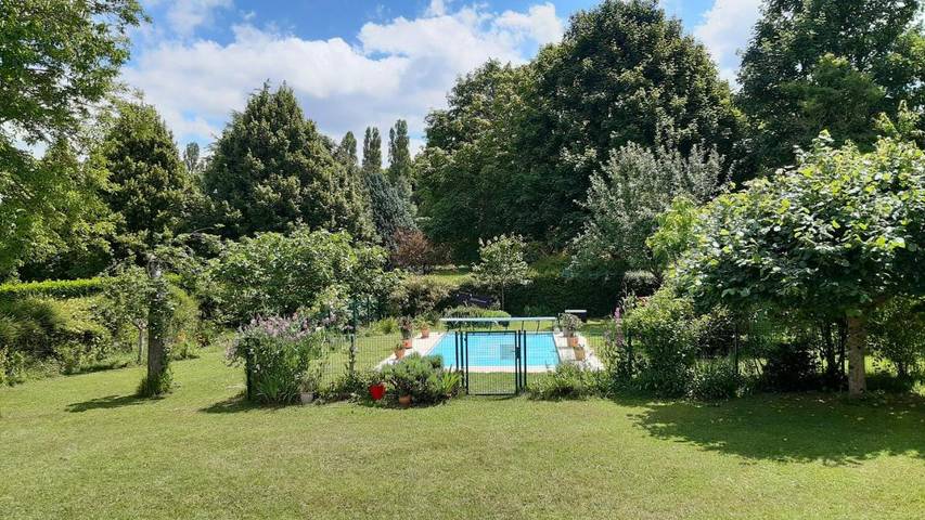 Chambre d’hôte pour 2 personnes, avec piscine et terrasse ainsi que jardin et vue à Parigné-le-Pôlin