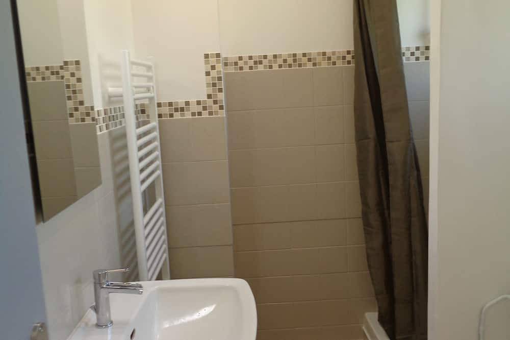 Bright, family-friendly house, close to beaches and shops in Saint-Quay-Portrieux, Côte de Goëlo