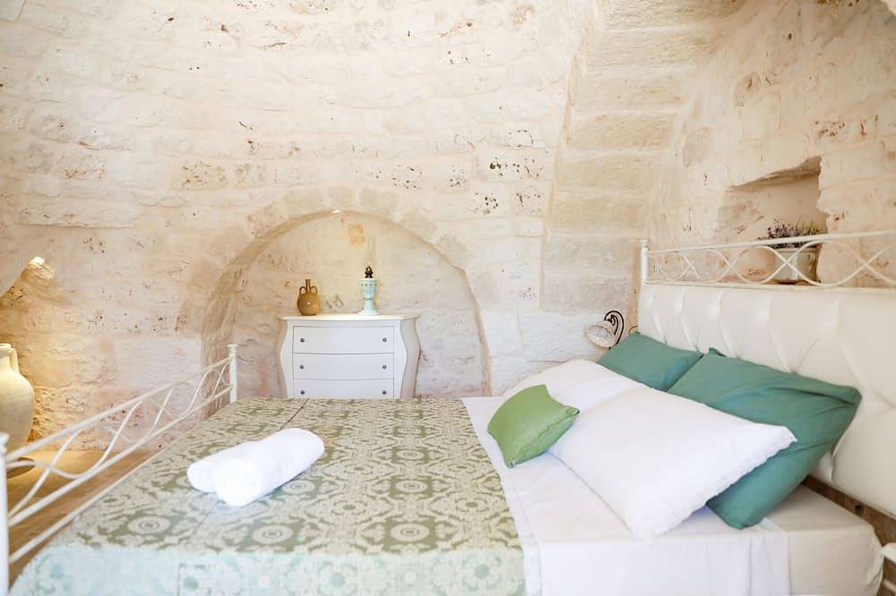 Large Family-Friendly Villa with Trullo& private Pool in the Apulian Countryside in Carovigno, Salento