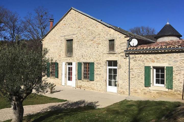 Location de vacances pour 6 personnes, avec jardin à Bouriège
