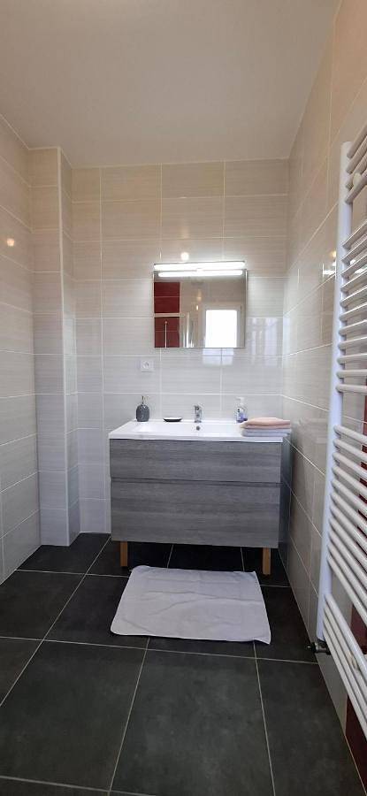 Location de vacances pour 2 personnes, avec vue ainsi que jardin et terrasse à Dampierre-en-Burly - 3