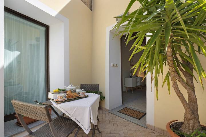 Appartamento intero, Appartamento 'Ciliegio Agriturismo La Ferla' con terrazza privata e aria condizionata in Toirano, Riviera di Ponente