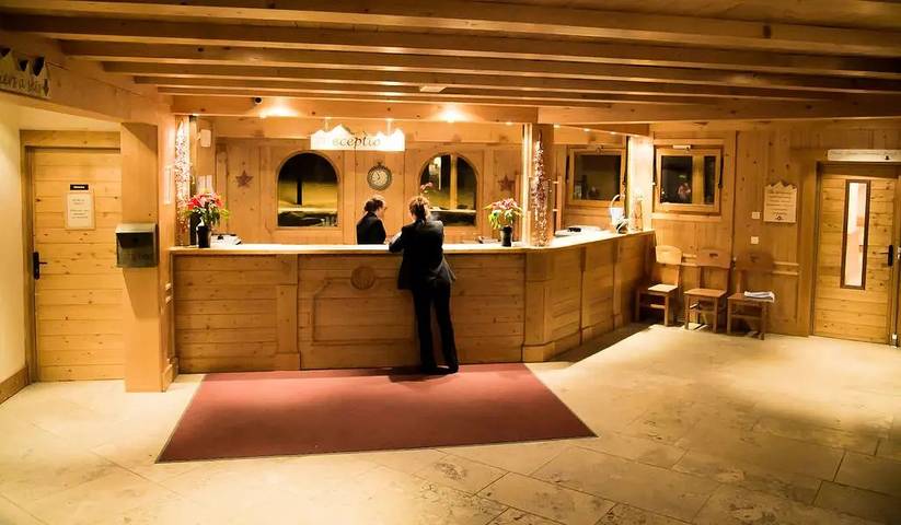 Chalet pour 6 personnes, avec piscine ainsi que balcon et sauna dans Val-Cenis - 2