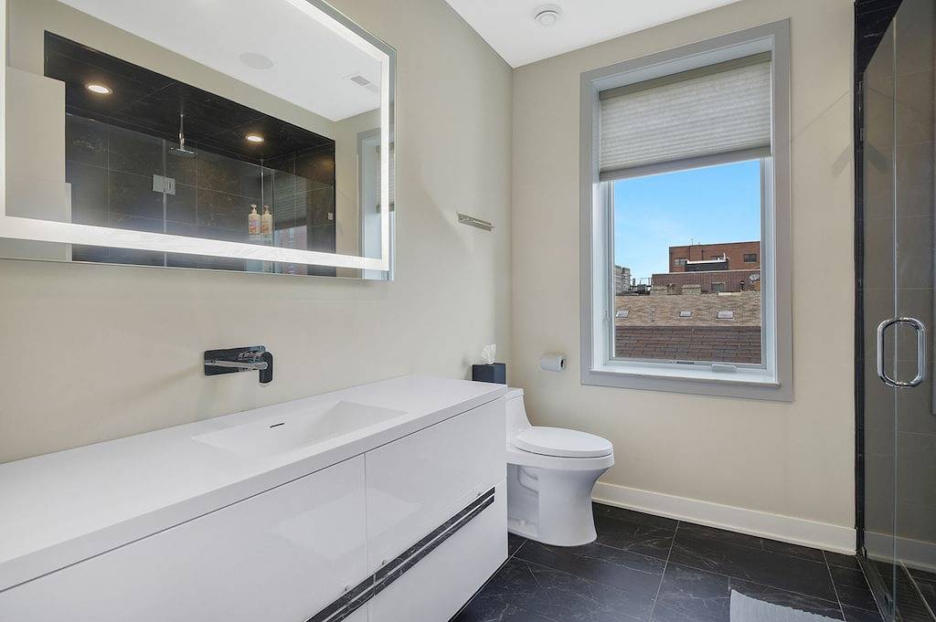 Luxury House in the heart of Old Town with Parking in Chicago, Cook County