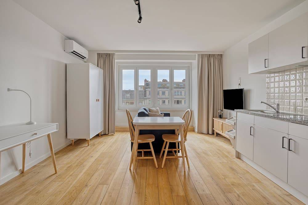 Ganze Wohnung, Modernes, lichtdurchflutetes Studio im Zentrum von Leuven. in Löwen, Flämisch-Brabant
