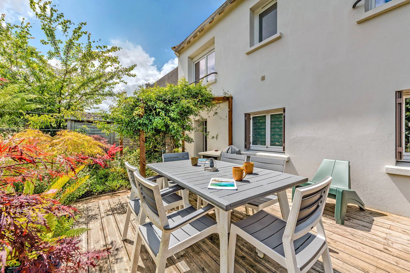 Appartement entier, Appartement 'Location Meublé Ty Kim' avec terrasse partagée et Wi-Fi in Le Folgoët, Région de Brest