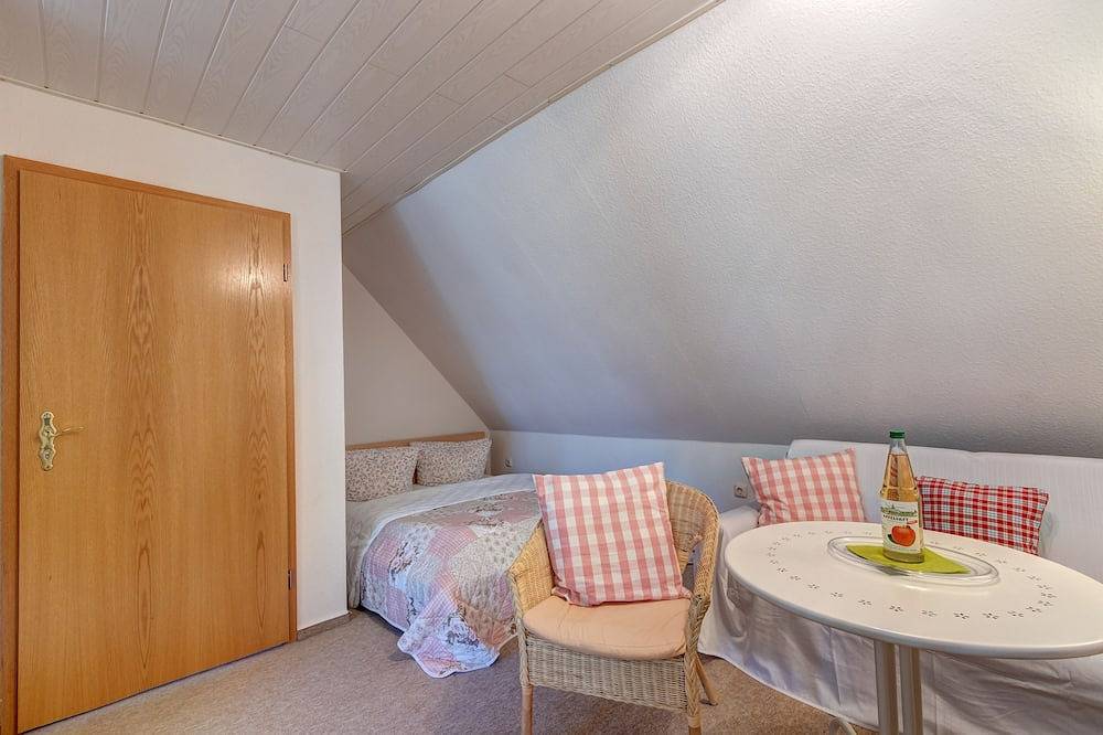 Ganze Wohnung, Urlaub unterm Reetdach vis a vis zur Insel Usedom in Lassan, Stettiner Haff