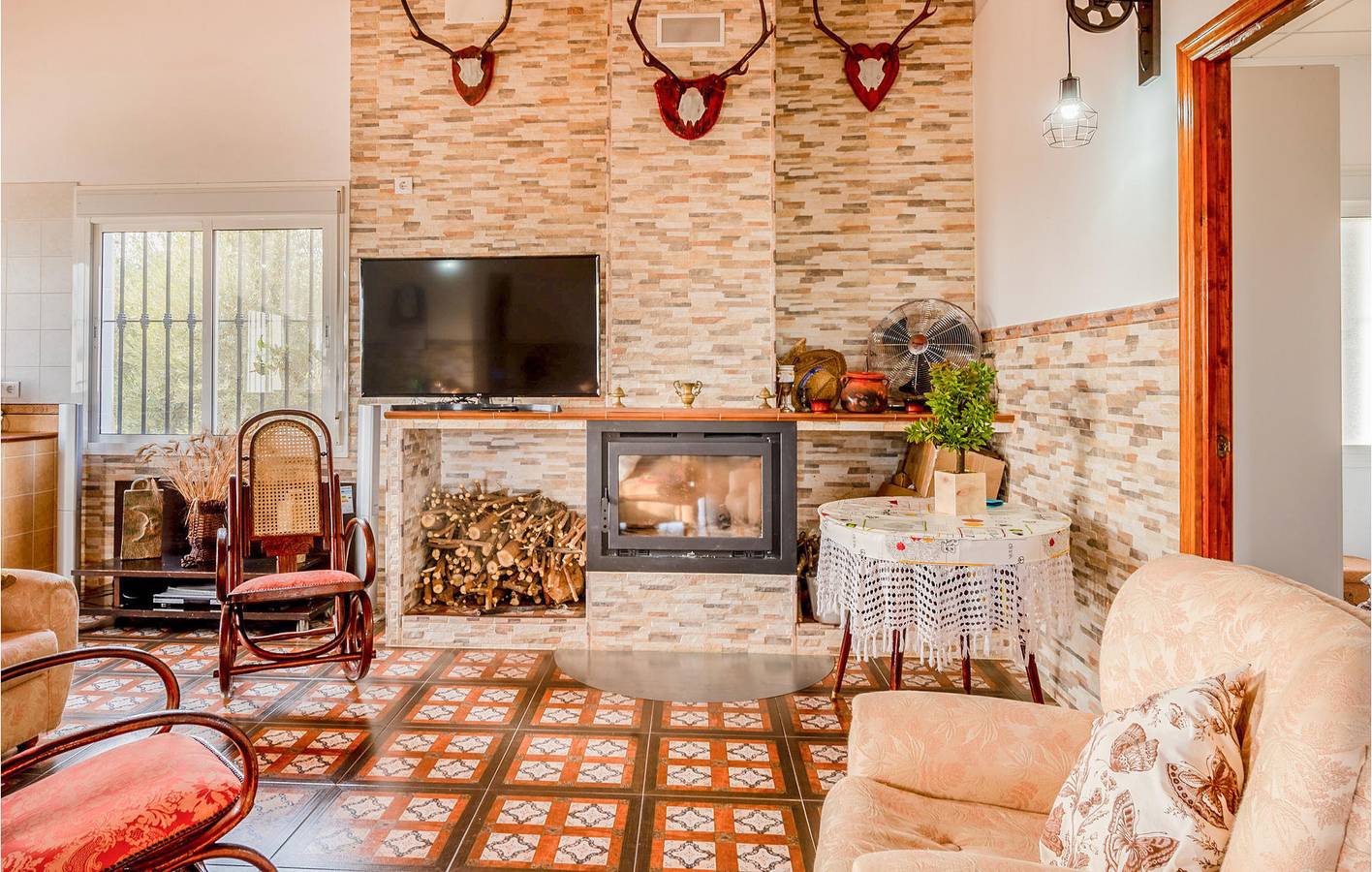 Poolterrasse: 2 km bis Alcolea del Río in Villanueva del Río y Minas, Sevilla Provinz