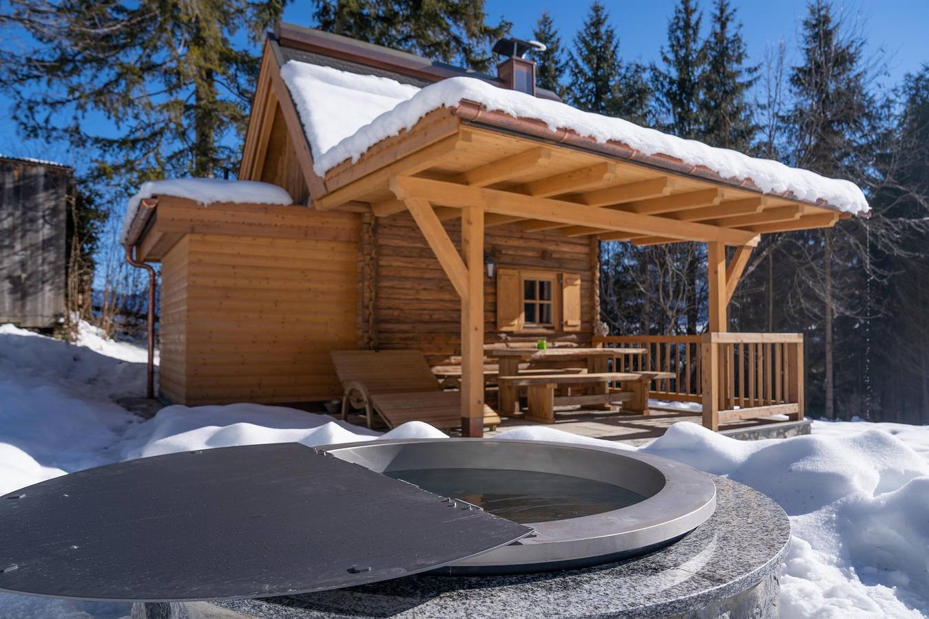 Entire holiday apartment, Wichtelhütte in Terfens, Tirolean lowland region