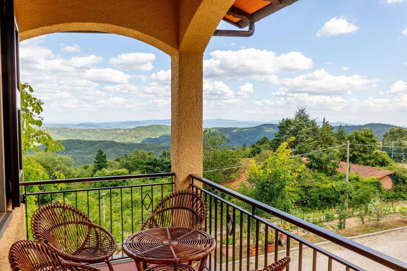Villa für 8 Personen mit Balkon in Talla, Valdarno