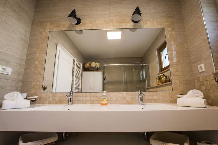 Villa pour 8 personnes, avec balcon et jardin à Promajna - 3