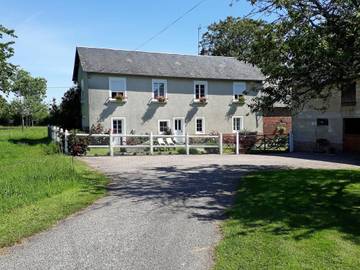 Gîte pour 6 personnes, avec jardin à Champosoult