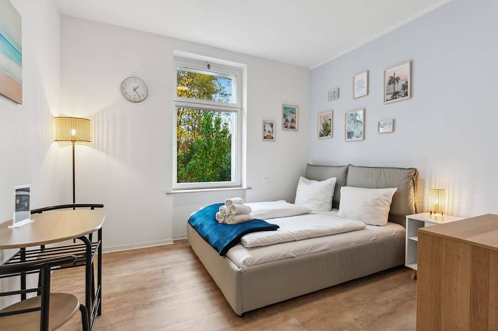 Ganze Wohnung, Vorstadtoase für 2 - nähe Ber mit Queensize-Bett, Netflix, eigenem Bad & Parken in Eichwalde, Dahme-Seengebiet