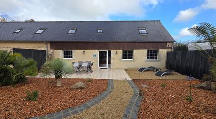 Gîte pour 4 personnes, avec jardin et terrasse à Trélévern