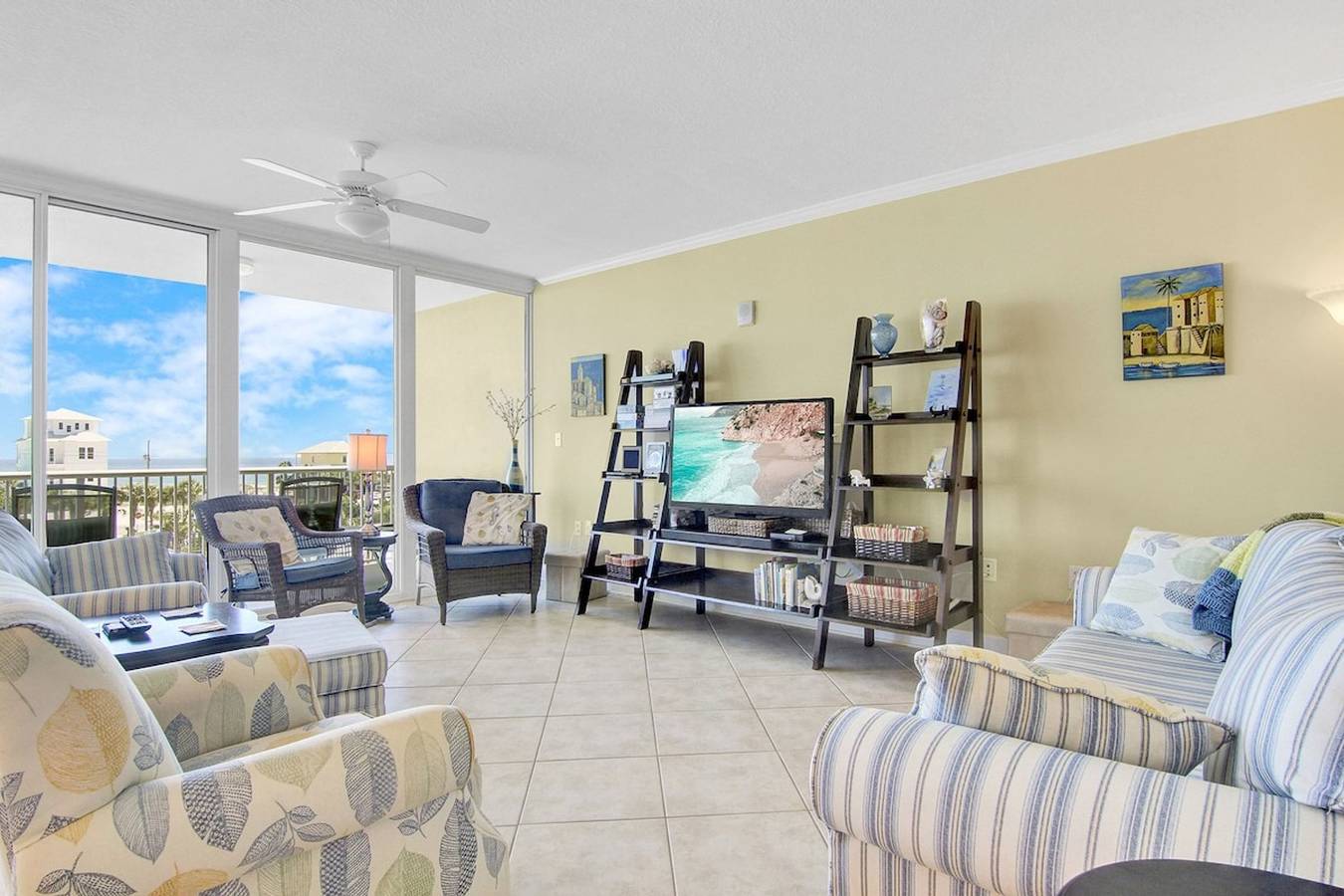 Entire apartment, Sanibel 306- Pool Beach floor-2-ceiling windows in Gulf Shores, Mobile Bay