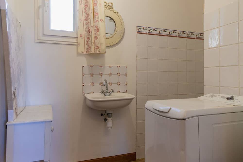 La Fabrique by Interhome in Villelaure, Parque natural regional del Luberon