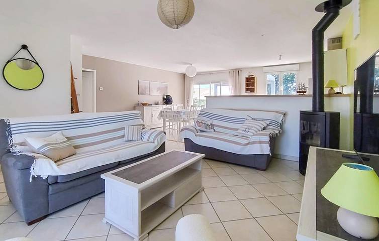 Charming 1-Bedroom Apartment with Pool & Garden, Near Soubise Coastline in Soubise, Rochefort region