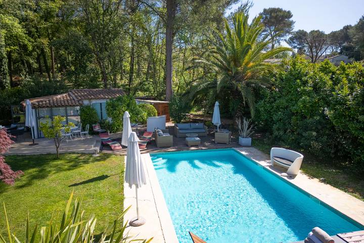 Location de vacances pour 12 personnes, avec jardin ainsi que sauna et piscine, adapté aux familles à Roquefort-les-Pins - 3