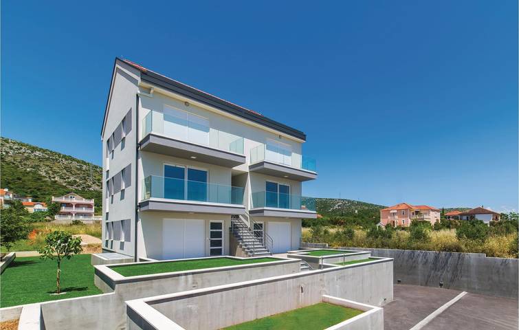 Apartamento de vacaciones para 3 personas, con terraza y jardín - 1