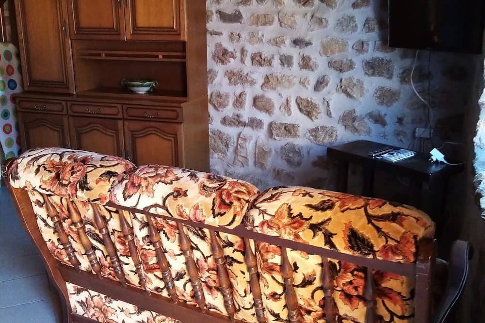Maison a la campagne 65M2 in Saint-Georges-Lagricol, Parc Naturel Régional Livradois-Forez