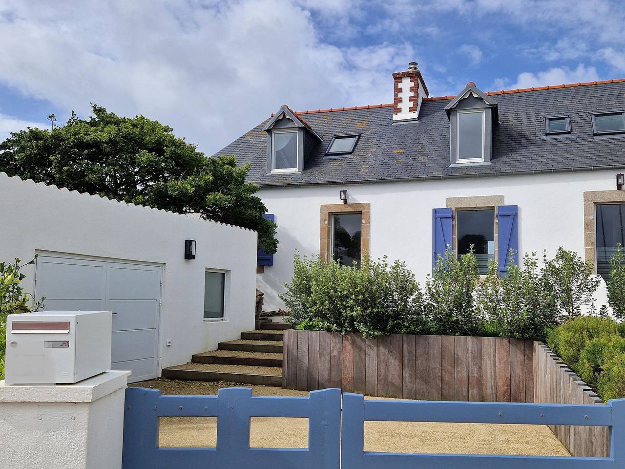 Holiday Home in Plougasnou with Sea Views in Plougasnou, Ceinture Dorée